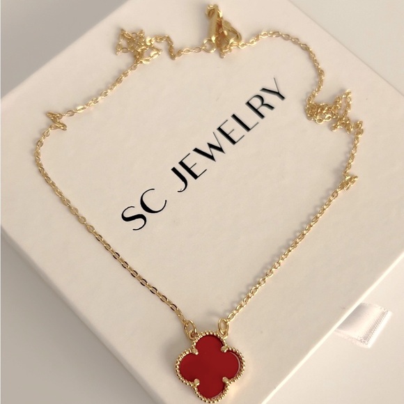 Red Clover Necklace Double Sided Gold Color Chain - Picture 2 of 8